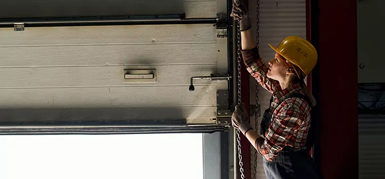 Addressing Common Garage Door Stoppage Issues in Plateau-Mont-Royal, QC